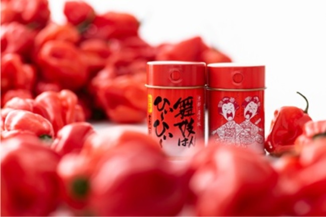 舞妓はんひぃ～ひぃ～七味 缶 | 株式会社丸や | 出展者・商品検索システム